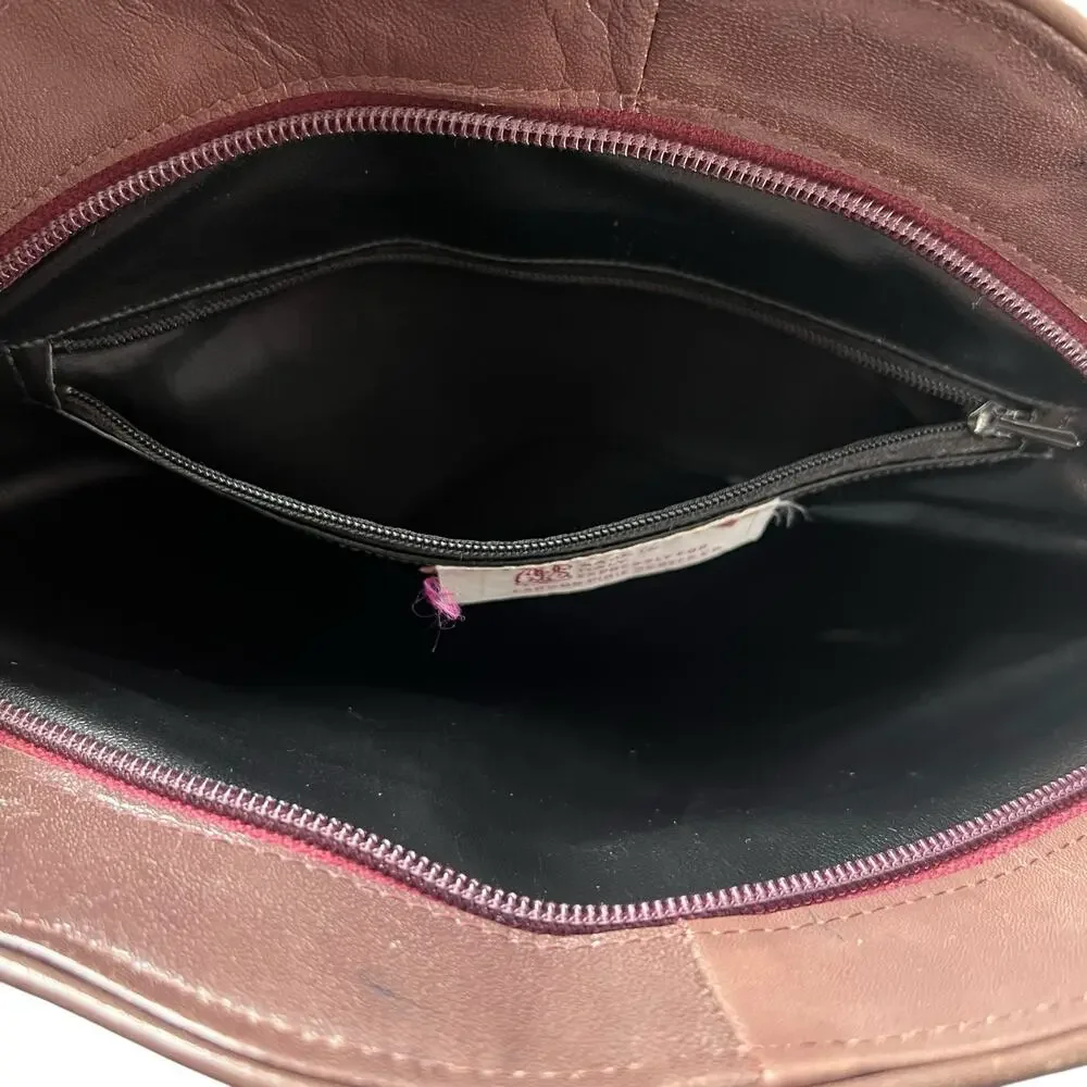 Vintage Italian Leather Shell Clutch Made in Italy for Carson Pirie Scott & Co.